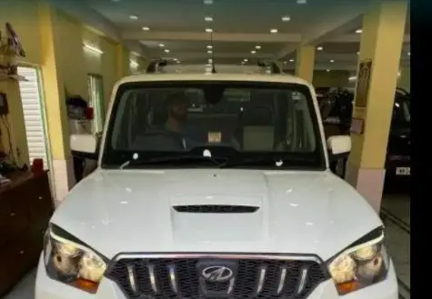 Mahindra Scorpio S10 2016