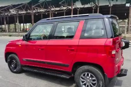 Mahindra TUV300 T10 2018