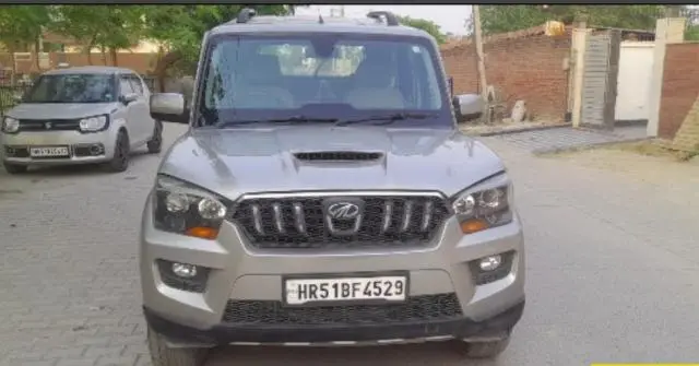 Mahindra Scorpio S10 2015