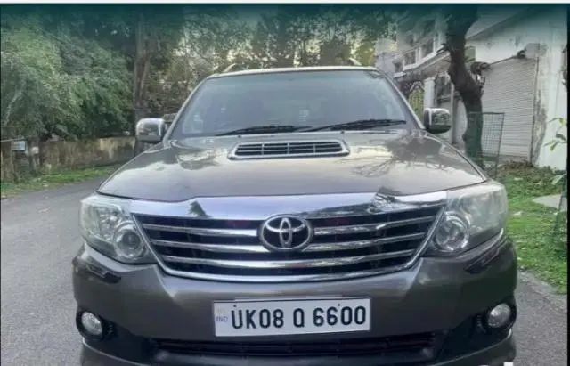 Toyota Fortuner 3.0 4X4 MT 2010