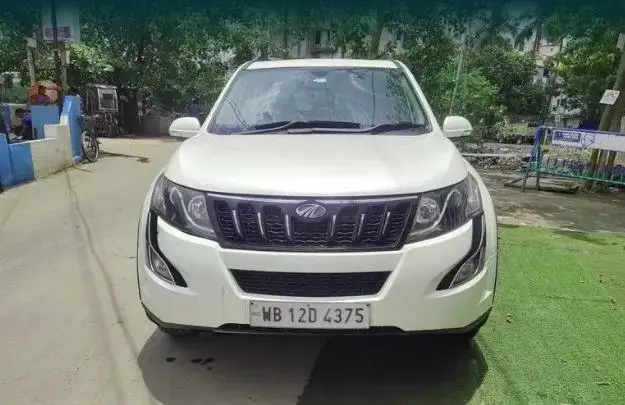 Mahindra XUV500 W10 2015