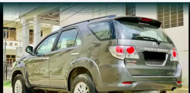 Toyota Fortuner 3.0 4x2 MT 2012