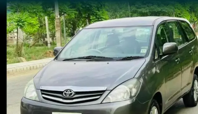 Toyota Innova 2.5 EV PS 7 STR 2011