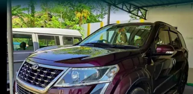 Mahindra XUV500 W11 2018