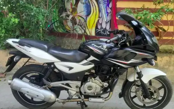 Bajaj Pulsar 220F 2015