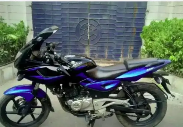 Bajaj Pulsar 220F 2015