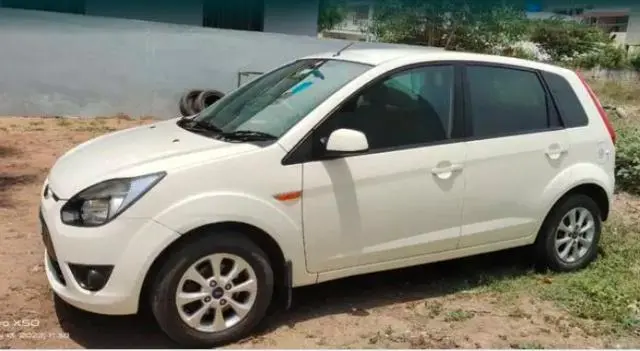 Ford Figo 1.5D TITANIUM MT 2012