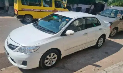 Toyota Corolla Altis D-4D G 2013