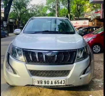 Mahindra XUV500 W10 2015
