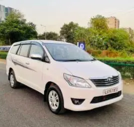 Toyota Innova 2.5 G 8 STR BS IV 2013