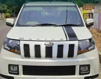 Mahindra TUV300 T10 2019