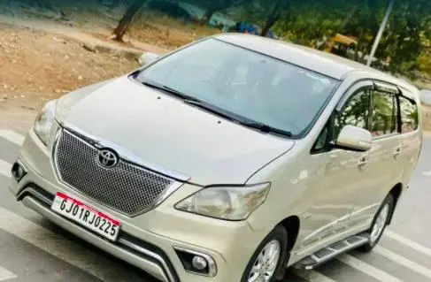 Toyota Innova 2.5 VX 8 STR BS IV 2015
