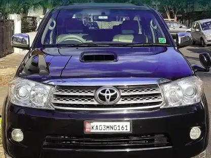 Toyota Fortuner 3.0 4x2 MT 2010