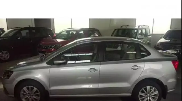 Volkswagen Ameo Highline 1.2L (P) 2016
