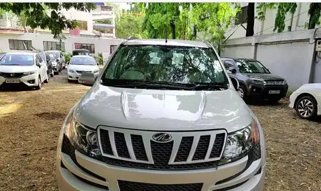 Mahindra XUV500 W4 2015
