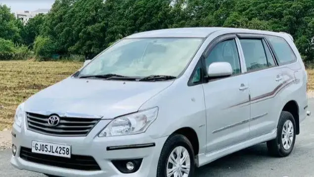 Toyota Innova 2.5 G 7 STR BS IV 2012