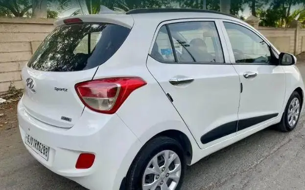 Hyundai Grand i10 Sportz CRDi 2015