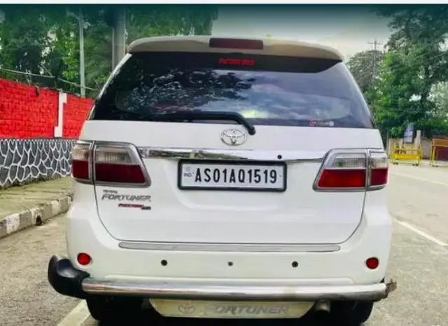 Toyota Fortuner 2.8 4x4 MT 2010