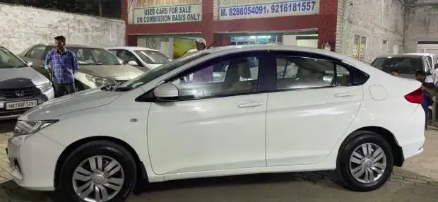 Honda City S i-VTEC 2015