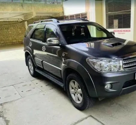 Toyota Fortuner 3.0 4x2 MT 2010