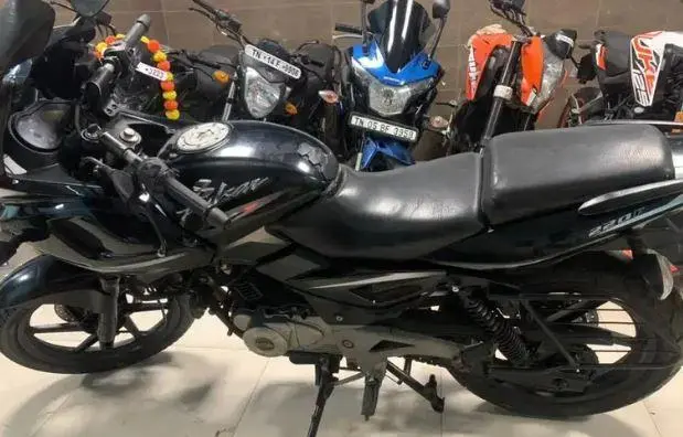 Bajaj Pulsar 220cc 2016