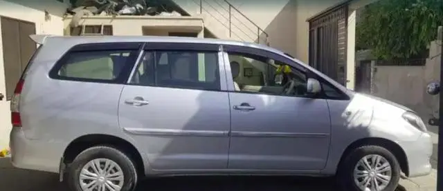 Toyota Innova 2.0 G 2010