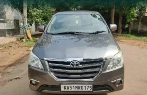 Toyota Innova 2.5 V 7 STR 2014