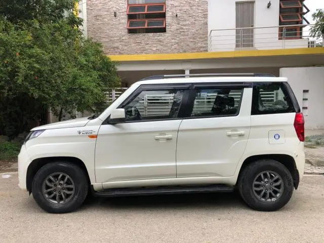 Mahindra TUV300 T10 2019