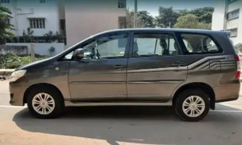 Toyota Innova 2.5 GX 7 STR BS III 2013