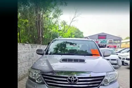 Toyota Fortuner 2.8 4x2 MT 2015