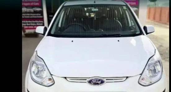 Ford Figo 1.5D TITANIUM MT 2012