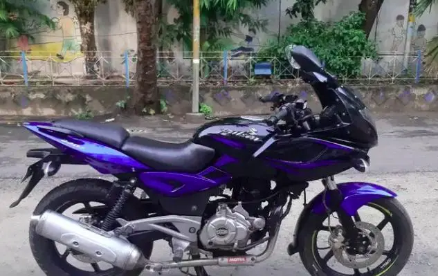 Bajaj Pulsar 220F 2017