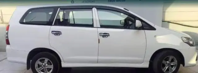 Toyota Innova 2.5 G 8 STR BS IV 2012