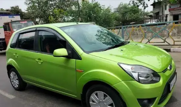 Ford Figo 1.2P TITANIUM MT 2010