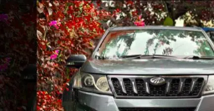 Mahindra XUV500 W6 2016