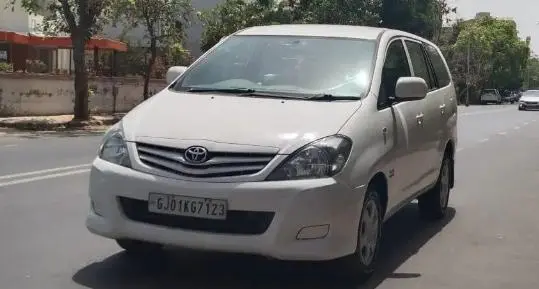 Toyota Innova 2.5 GX 8 STR BS IV 2011