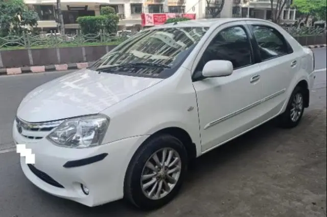 Toyota Etios V 2011