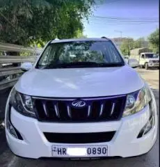 Mahindra XUV500 W10 2016