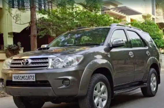 Toyota Fortuner 3.0 4x2 MT 2011