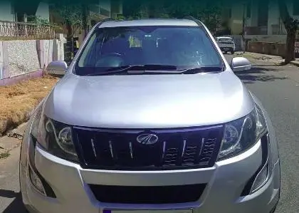 Mahindra XUV500 W10 2015