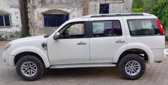 Ford Endeavour 2.5L 4x2 2011