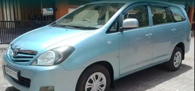 Toyota Innova 2.5 G 8 STR BS III 2010