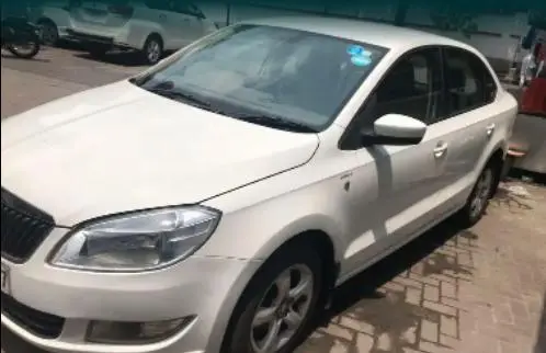 Skoda Rapid 1.6 MPI AMBITION 2013