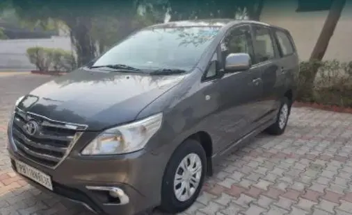 Toyota Innova 2.5 GX 7 STR BS III 2012