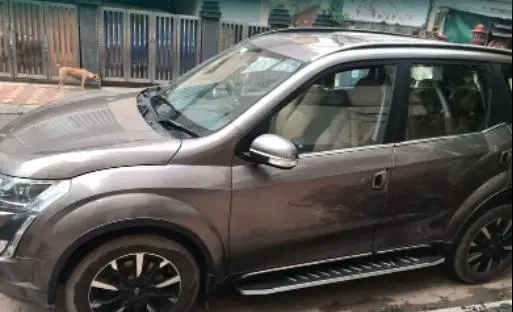 Mahindra XUV500 W11 (O) 2019