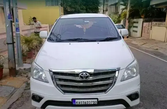 Toyota Innova 2.5 G 8 STR BS IV 2016