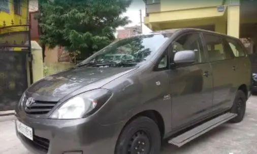 Toyota Innova 2.5 G 8 STR BS III 2011