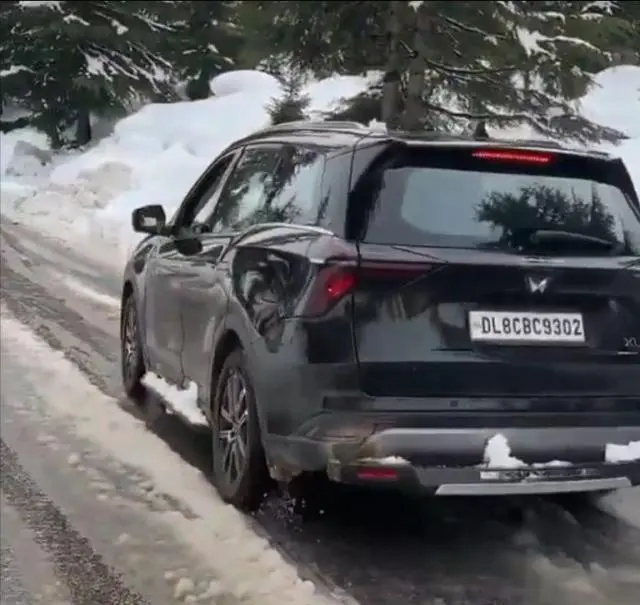 Mahindra XUV700 AX7 DIESEL AT 7 STR 2022