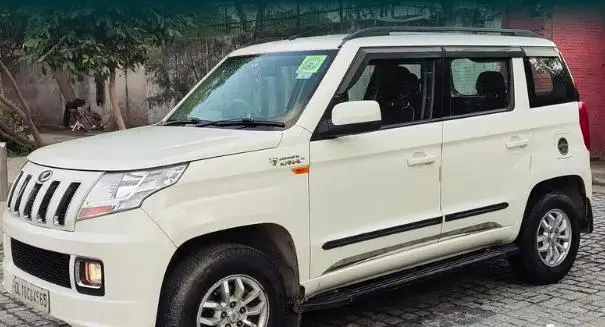 Mahindra TUV300 T8 2015