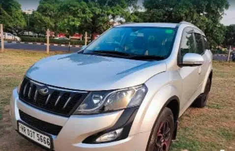 Mahindra XUV500 W6 4X2 2016